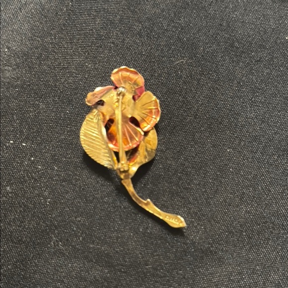 Elegant Gold and Red Rose Brooch - Picture 2 of 2
